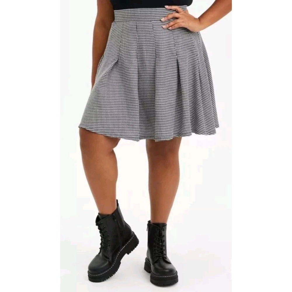 Torrid Women's Skirt Twill Pleated Skater Size 00